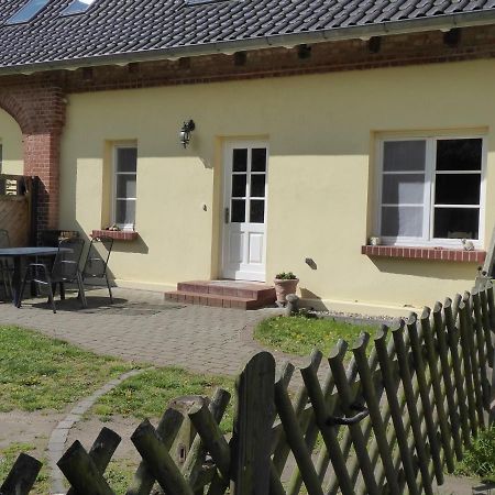 Ferienwohnung Ostseewald Росток Екстериор снимка