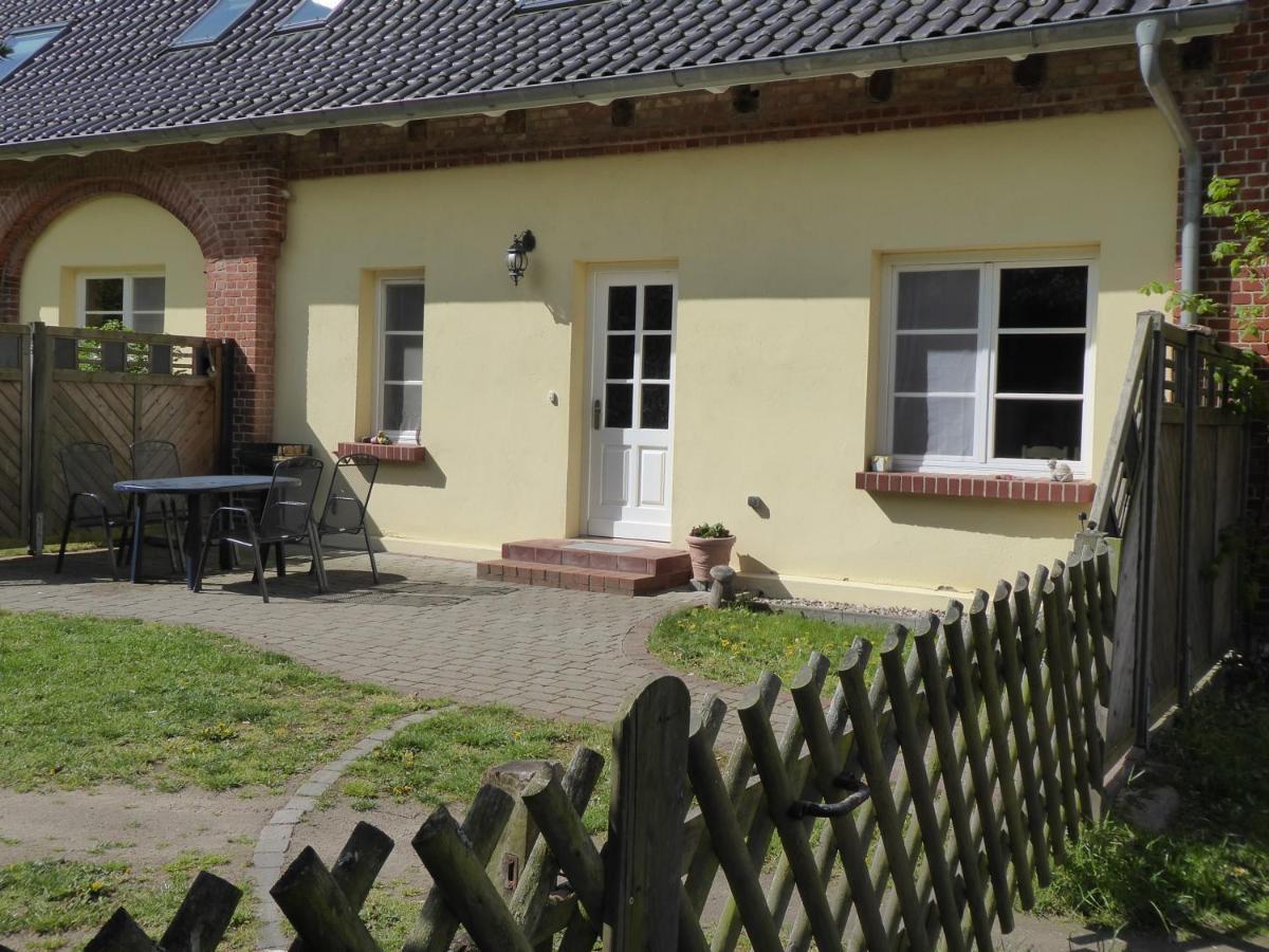 Ferienwohnung Ostseewald Росток Екстериор снимка